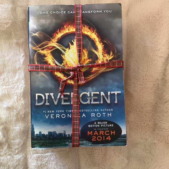 Trilogy Book set  ~ Veronica Roth - Picture 2 of 2
